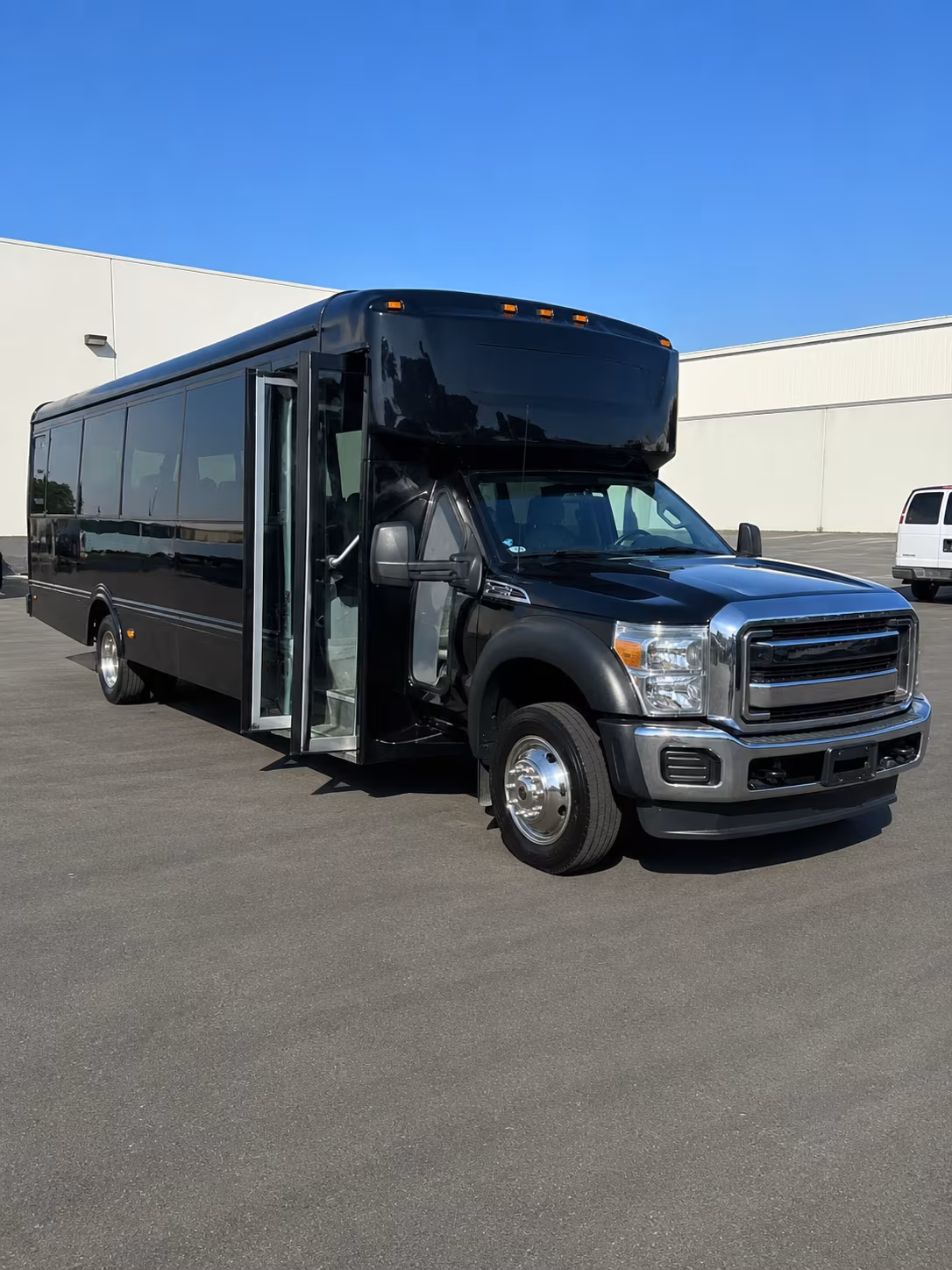 El Cajon Homecoming & Prom Party Bus Rentals