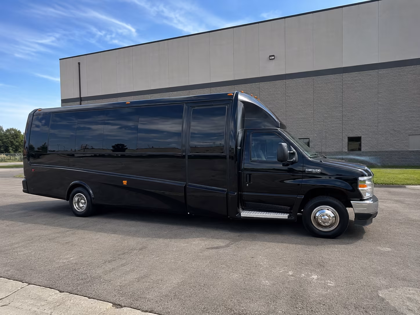 San Diego Airport Shuttle & Transportation party bus exterior